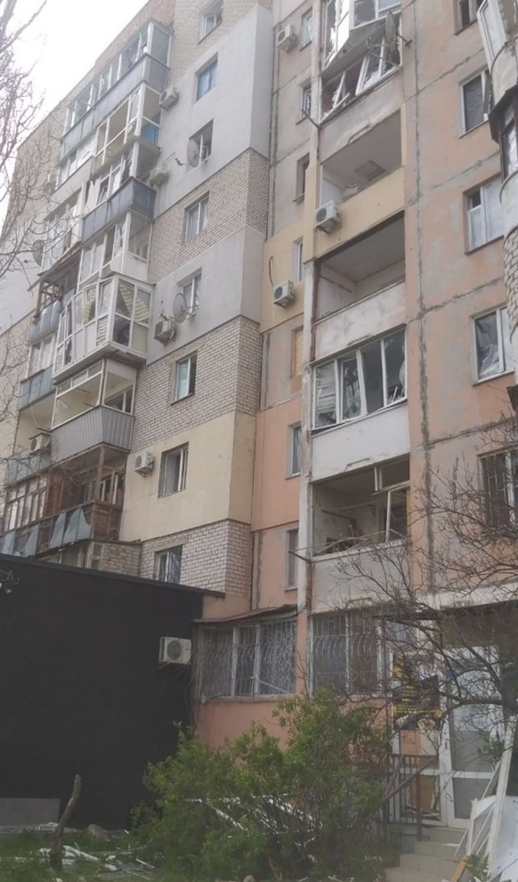 Будинок на Намиві після обстрілів