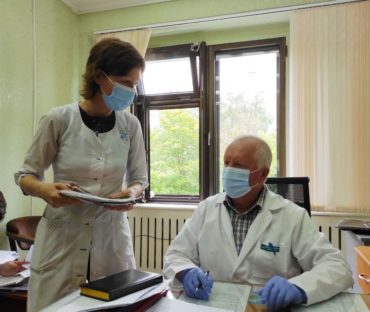Керівник "первинки"Володимир Михайлович Смирнов та сімейна лікарка Ольга Вікторівна Саласина