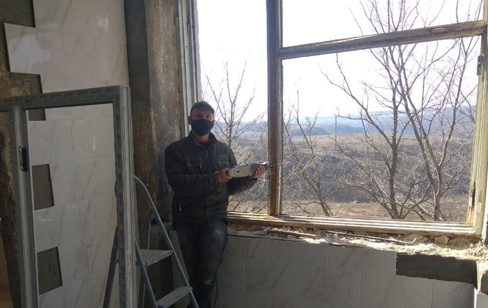 Будівельники прикладають всіх зусиль, щоб створити комфортні умови.