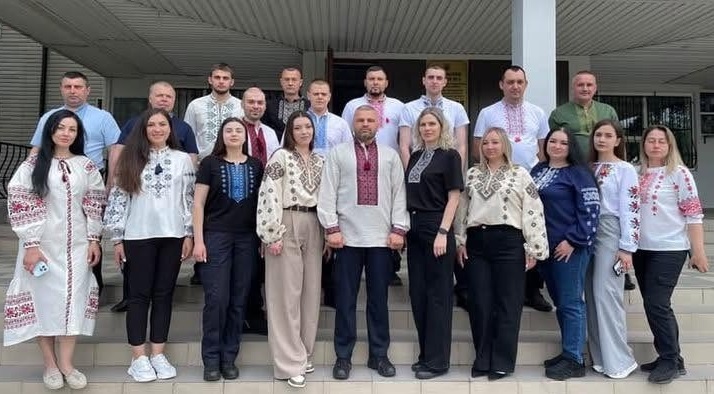 Вадим Федорчук з колективом у День вишиванки