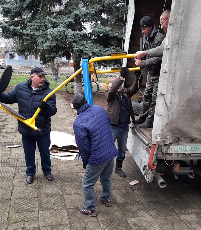 Довгожданнне обладнання для спортивного майданчика прибуло