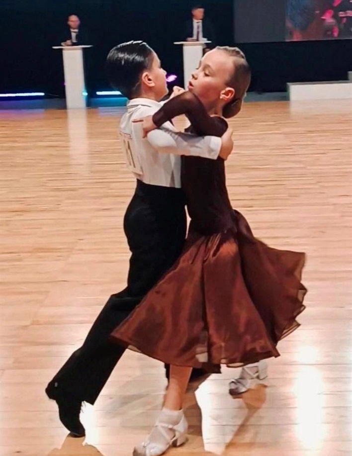 Танцюристи ансамблю „Натхнення“ на паркеті Чемпіонату України