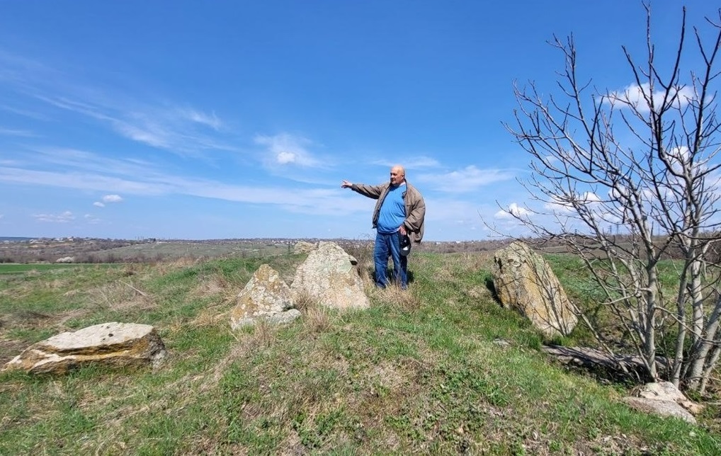 Василь Селявін знає багато чого цікавого про звичайні на перший погляд каменюки