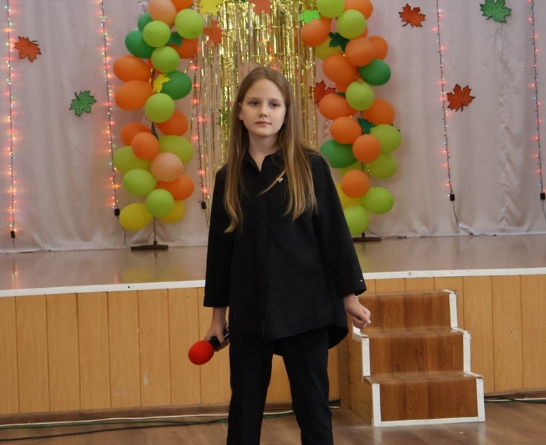 Софія Накаєва солістка ЦДЮТ з піснею «У мене немає дому»