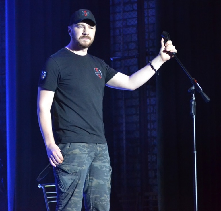 Олександр Буря - військовий, який пише пісні