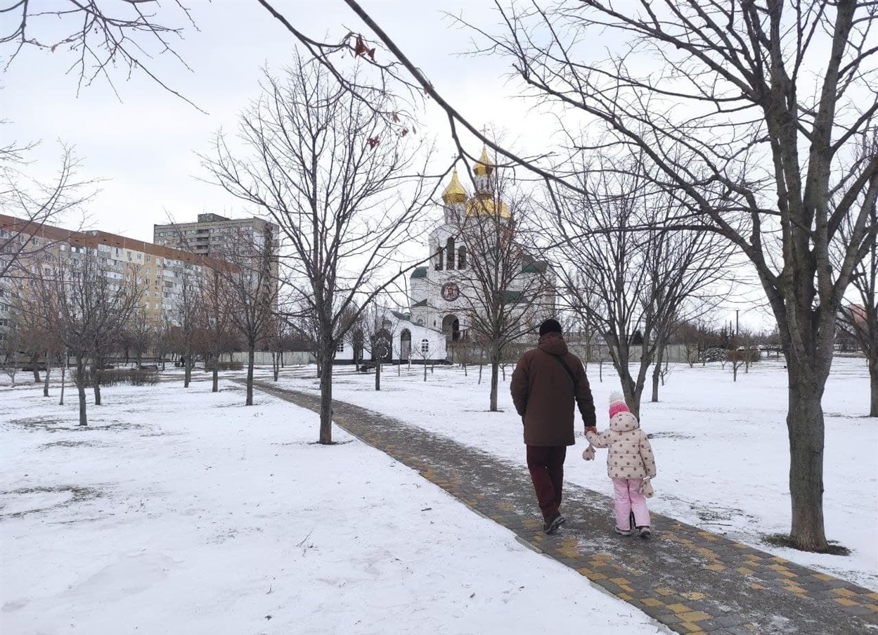 Але парки міста були напівпорожніми