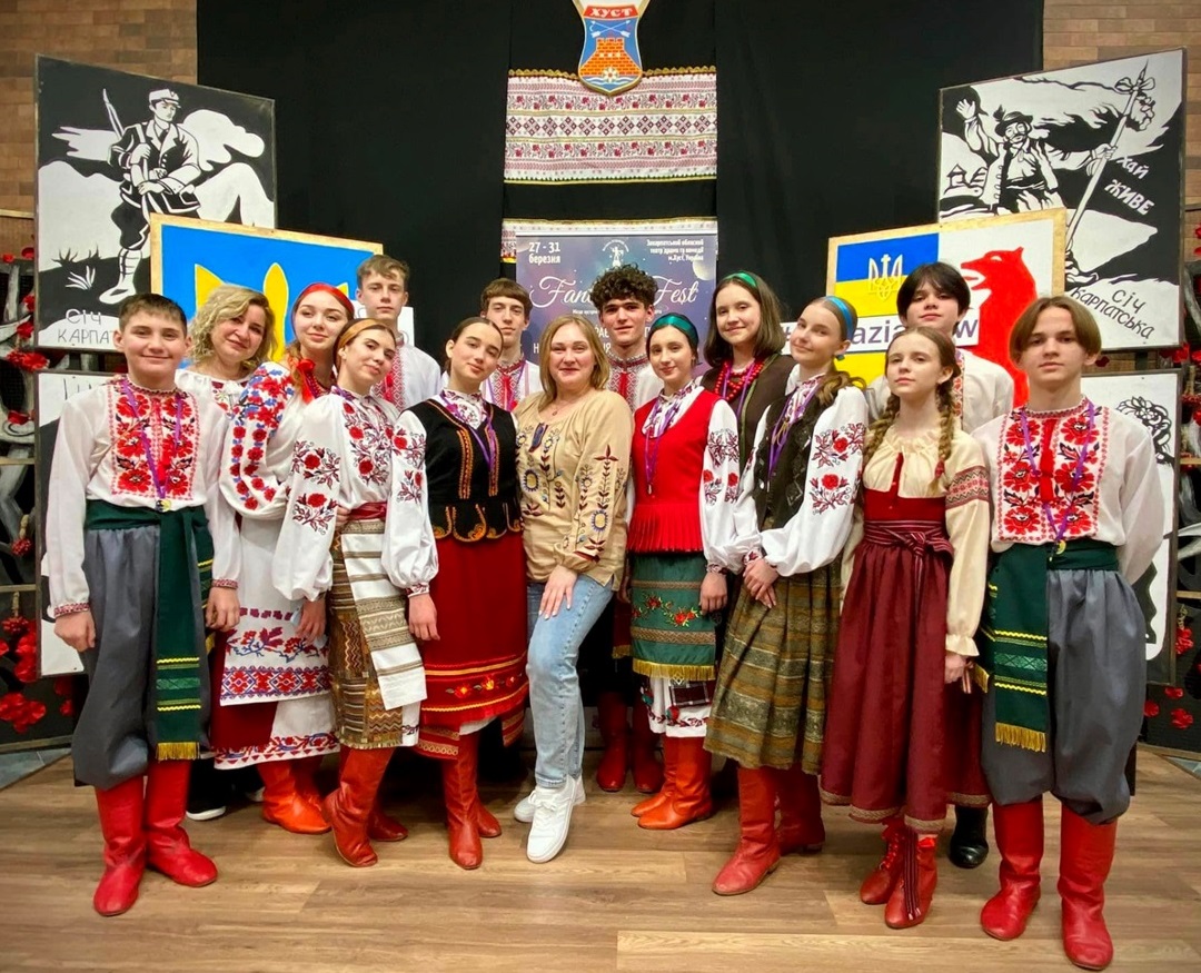 Театральний фетстиваль. фойє театру в Хусті