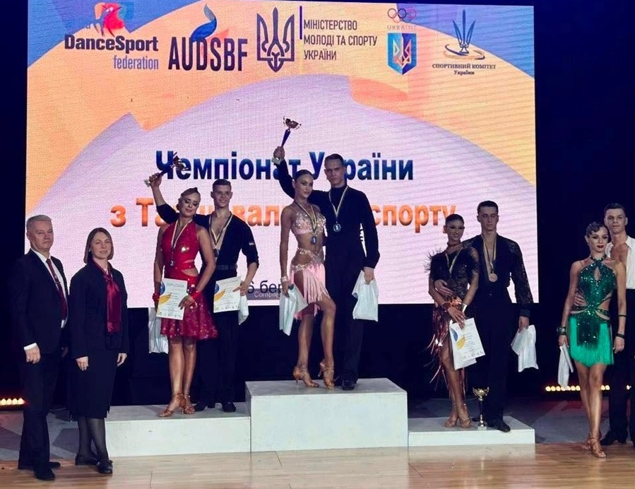 Дмитро Чорній та Марія Самчинська, чемпіони України в категорії Дорослі-10 танців