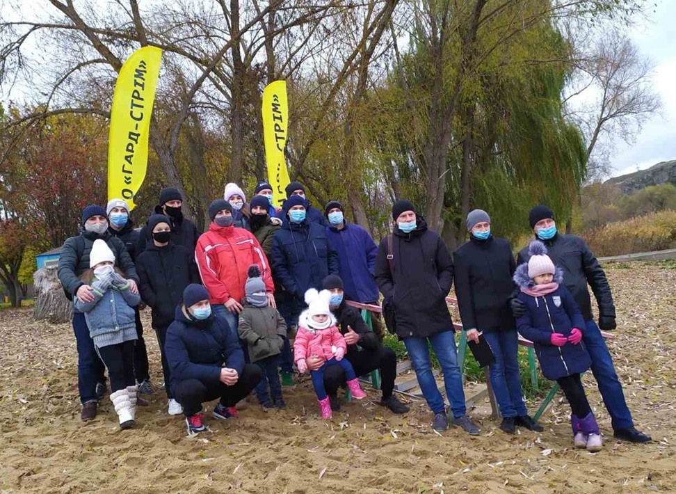 Все были в защитных масках