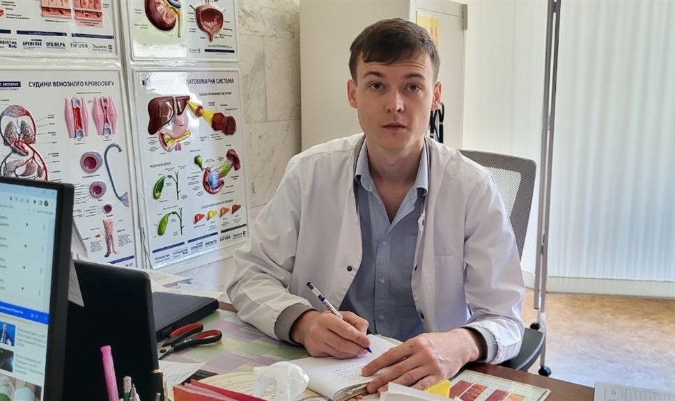 Лікар сімейної медицини Роман Кучківський на робочому місці: що вас турбує? 
