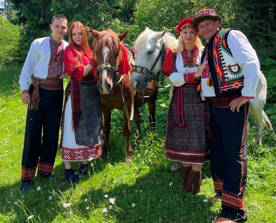 Дві пари, два покоління.