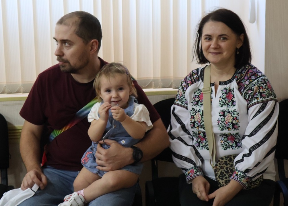 Молоді батки з дітьми - майбутніми пластунами