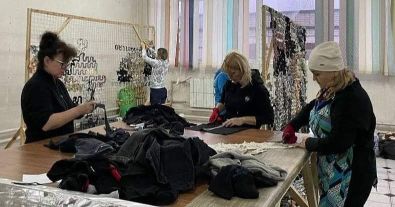 Дівчата за роботою
