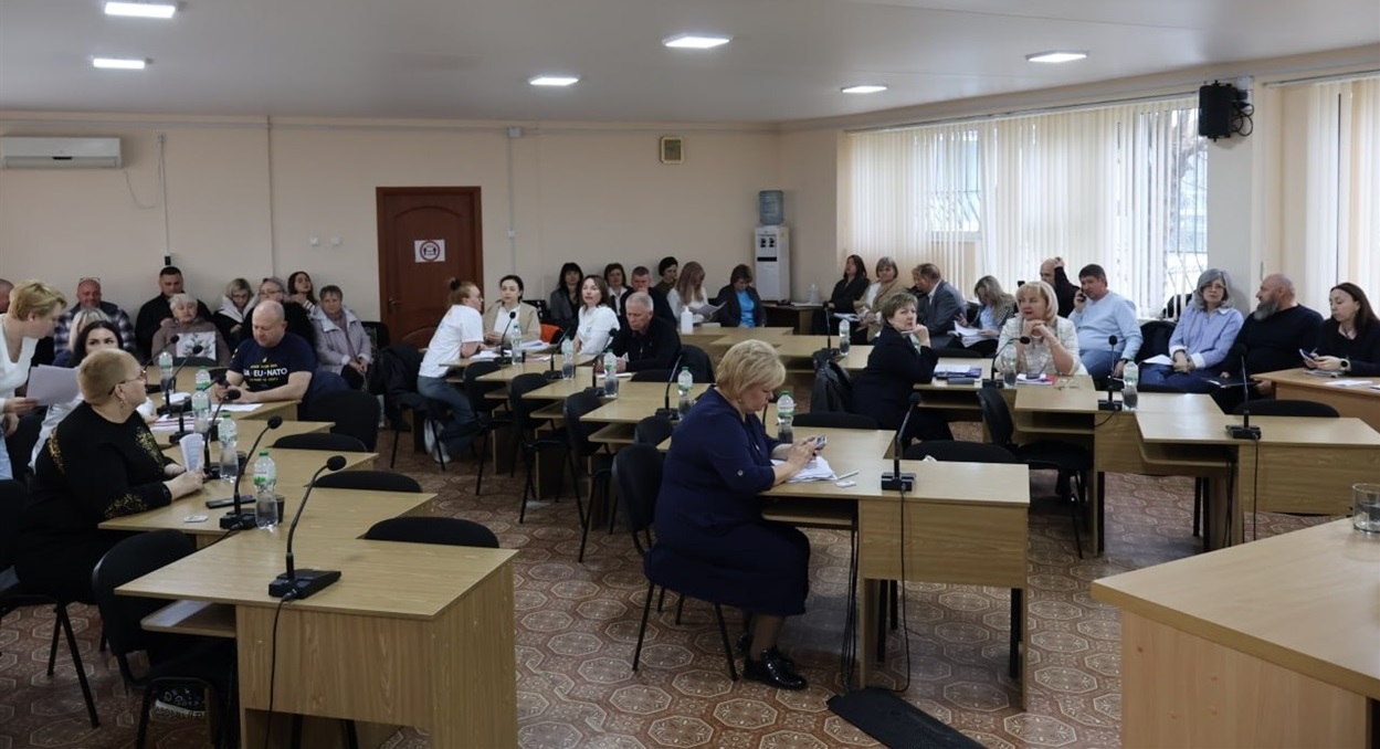 У сесійній залі 9 квітня відвідувачів більше, ніж депутатів.