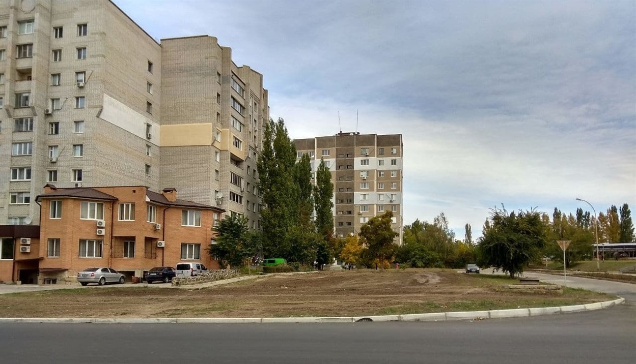 Невдовзі ця ділянка милуватиме око містян зеленню декоративних рослин.