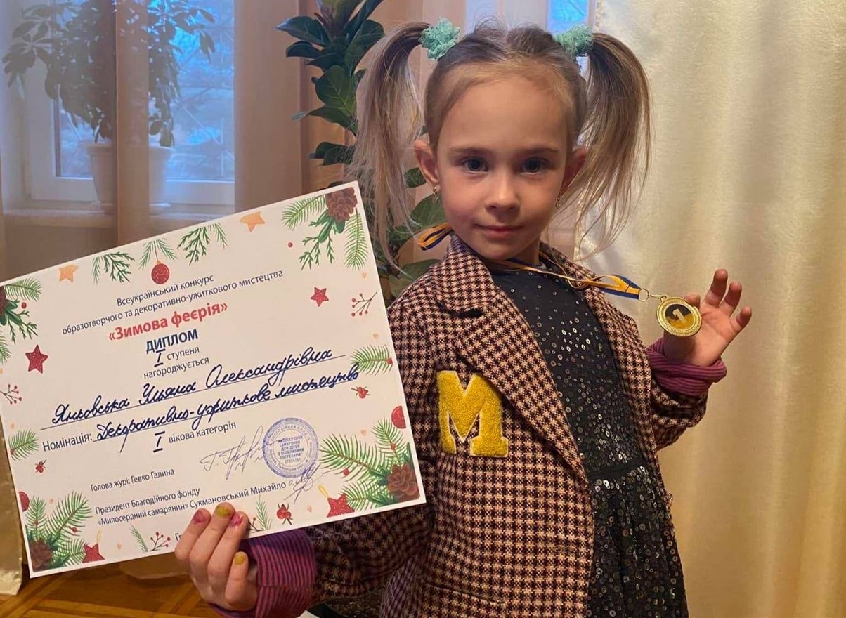 Вихованка станції юних техніків