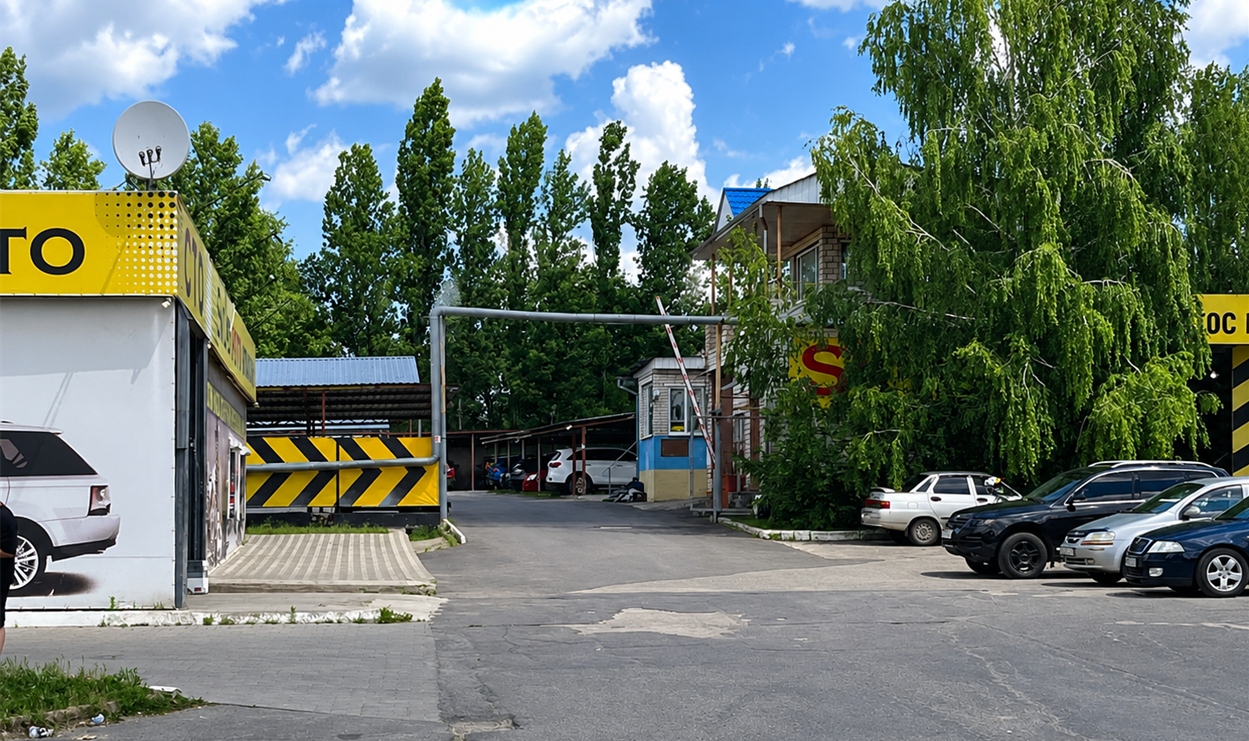 Двори в облозі машин: чому у Південноукраїнську не можуть подолати паркувальний хаос