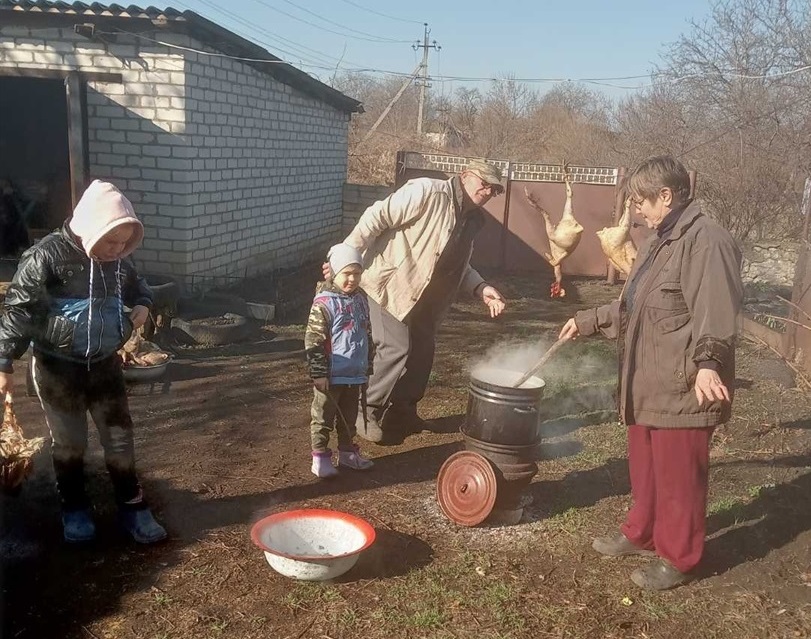 Яків та Валентина Тофан з онуками