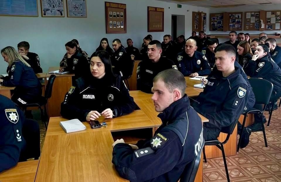 Знайомство особового складу з новим керівником відділення поліції № 3 Вознесенського райуправління майором Сергієм Стригою