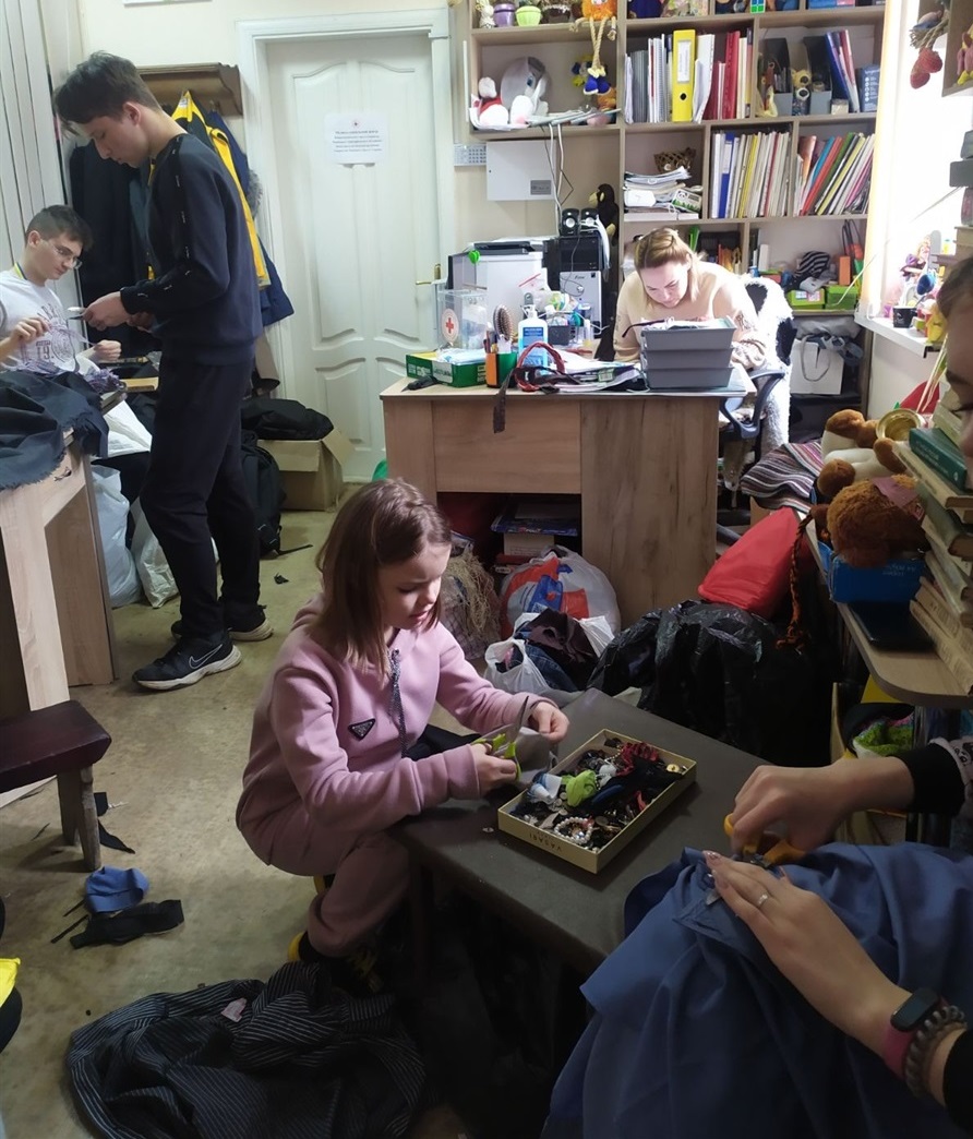 Молодь теж не пасе задніх
