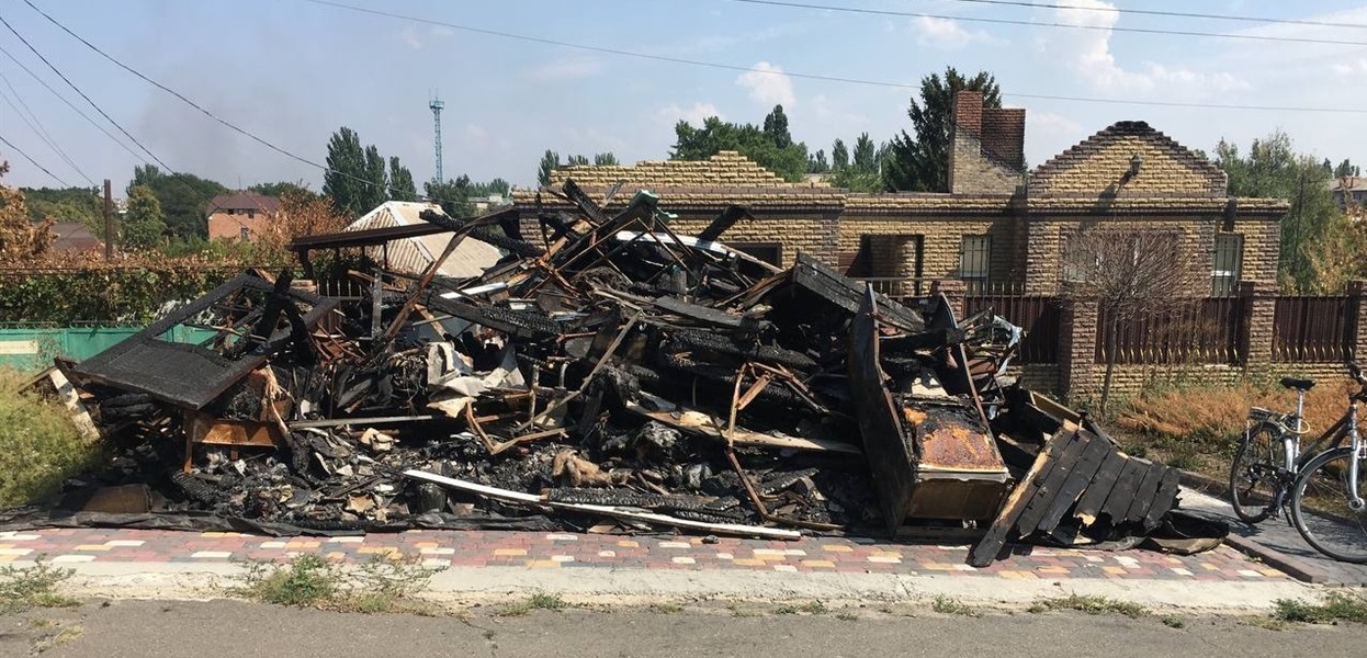 Зруйнований будинок у Бахмуті