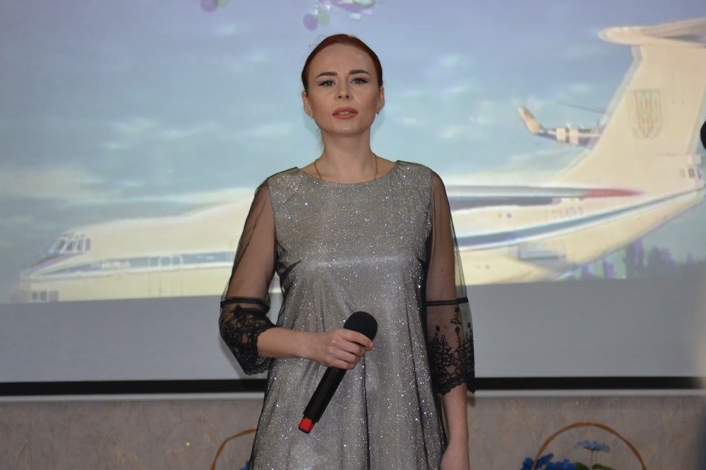 Виступає Тетяна Бондар, солістка міського центру культури та дозвілля