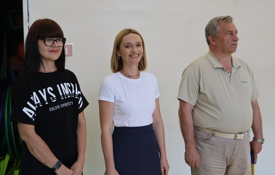 Марія Дроздова - заступниця міського голови, Олена Волошина - заступниця начальниці управління молоді, спорту та культури та Валерій Онуфрієнко - міський голова