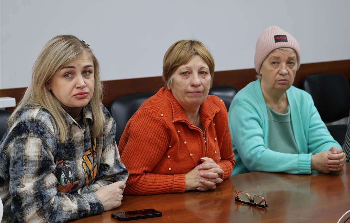 Валентина Рабченюк посередині