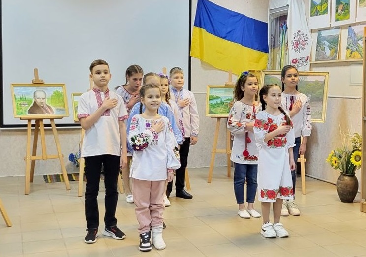 Артисти молодшої групи дитячого зразкового театрального колективу «Маска»