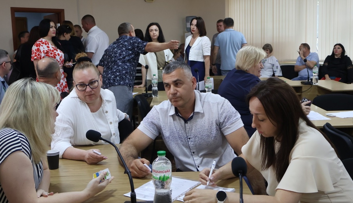 Комісія по законності розглядає питання.