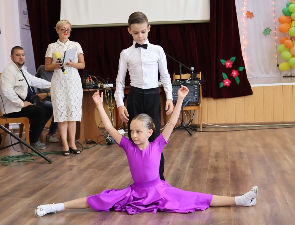 Катерина Агеєва та Тихон Місяковський танцюристи зразкового ансамблю бального танцю «Натхнення» виконали запальний джайв