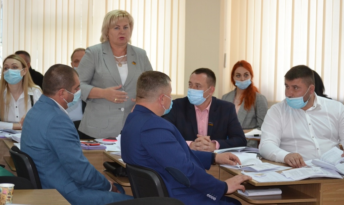 Лідія Паламарчук завжди активно працює на сесіях