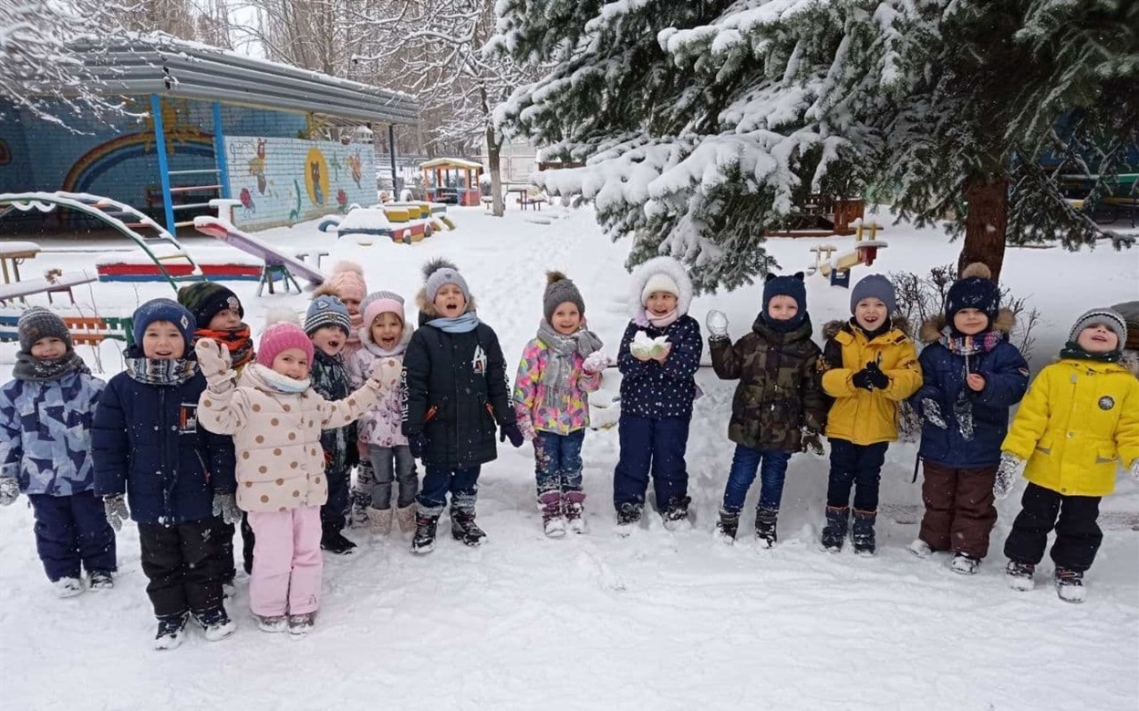 Малеча на прогулянці
