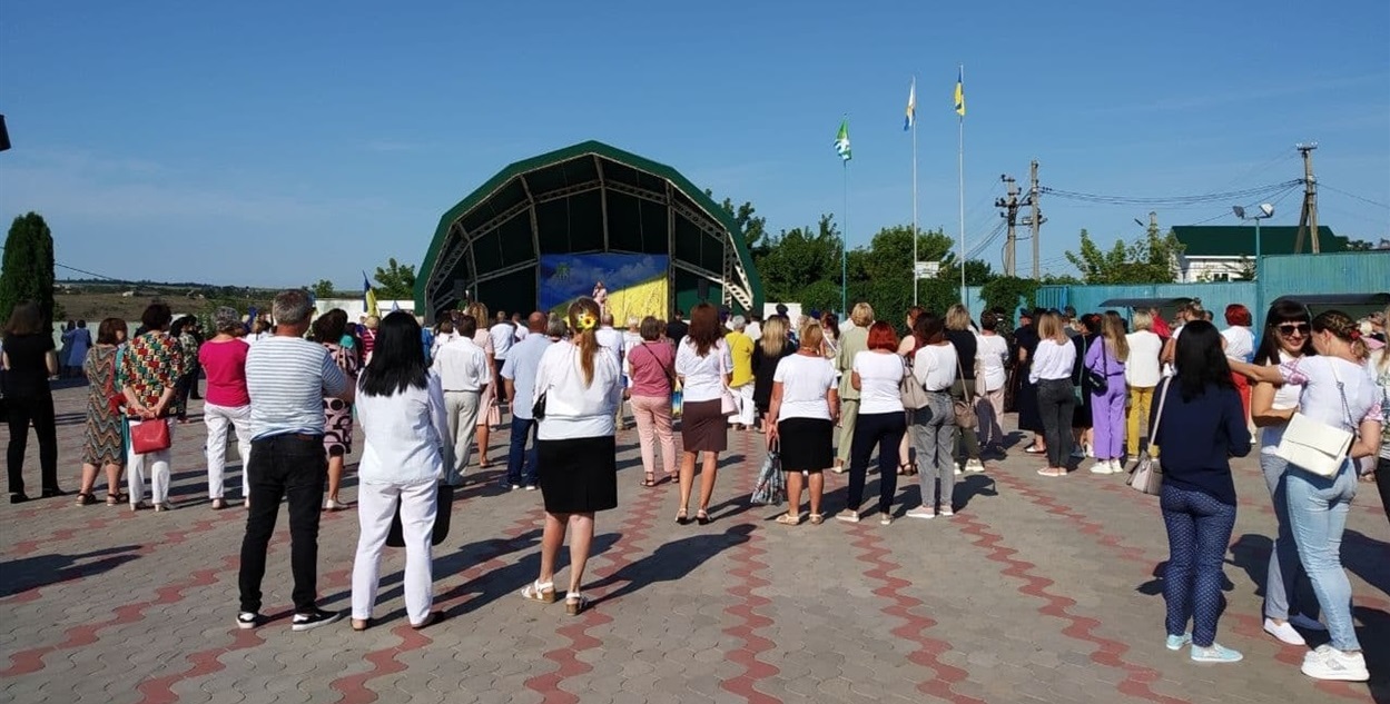 На музейній площі з ранку було багато народу