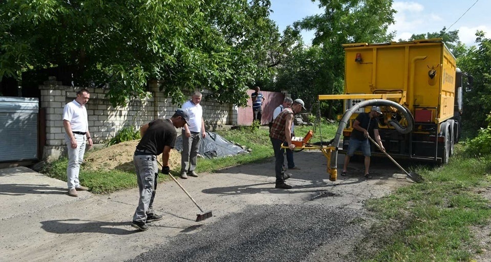 2023 рік: КП ЖЕО ремонтує дороги селах Іванівка та  Панкратове.