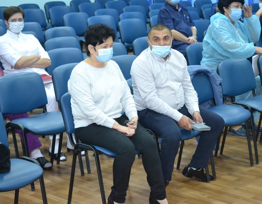 Спочатку Сергій Лупов сидів поряд з Іриною Мазніковою в залі