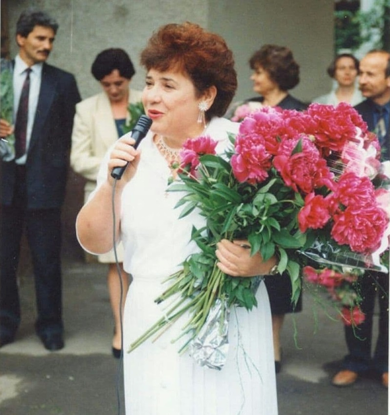 Елена Петровна выступала на всех школьных мероприятиях