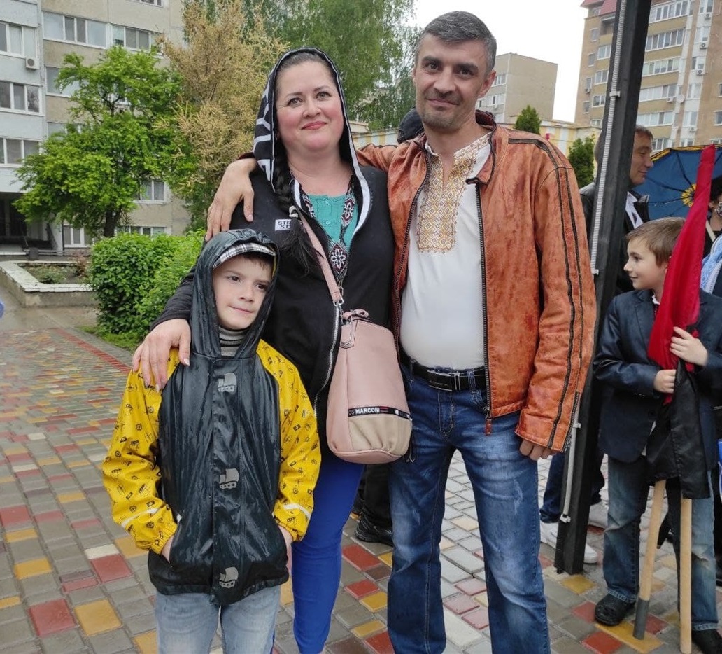 Ветеран Ігор Мудрих з дружиною та синочком