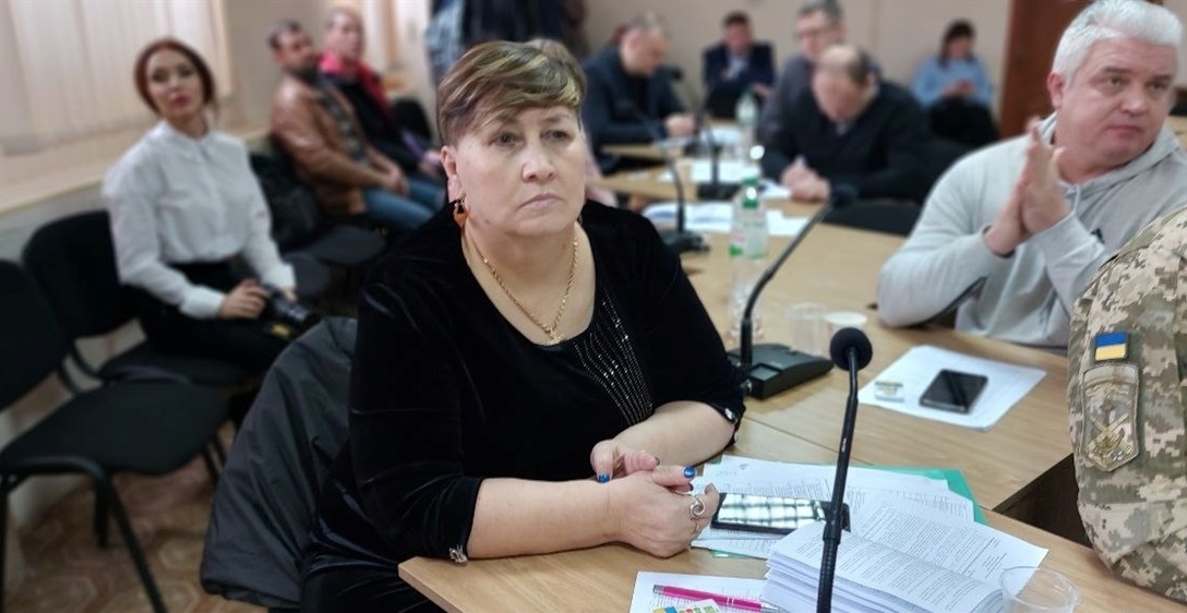 Антоніна Ананченкова за роботою на черговій 35 сесії Южноукраїнської міської ради