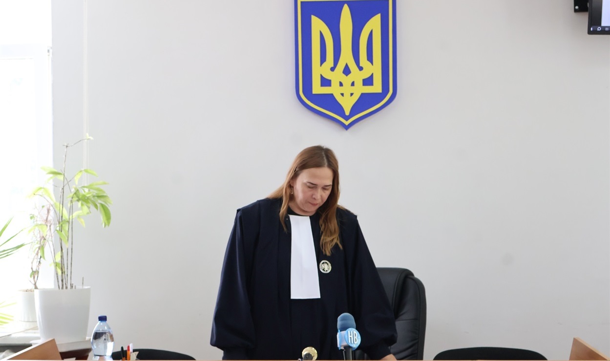 Суддя Оксана Кривенко повернулася з нарадчої кімнати.