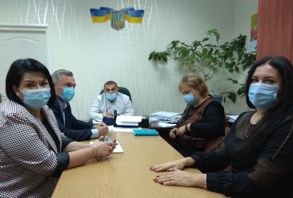 Сергій Лупов, Віра Шикерська, Антоніна Мартинко, Марія Дроздова та Валерій Онуфрієнко радяться