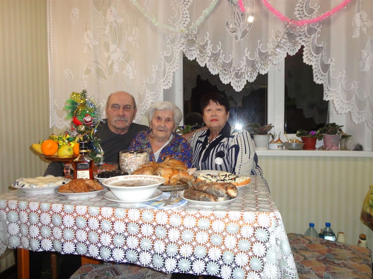 В уютной обстановке с сыном и невесткой