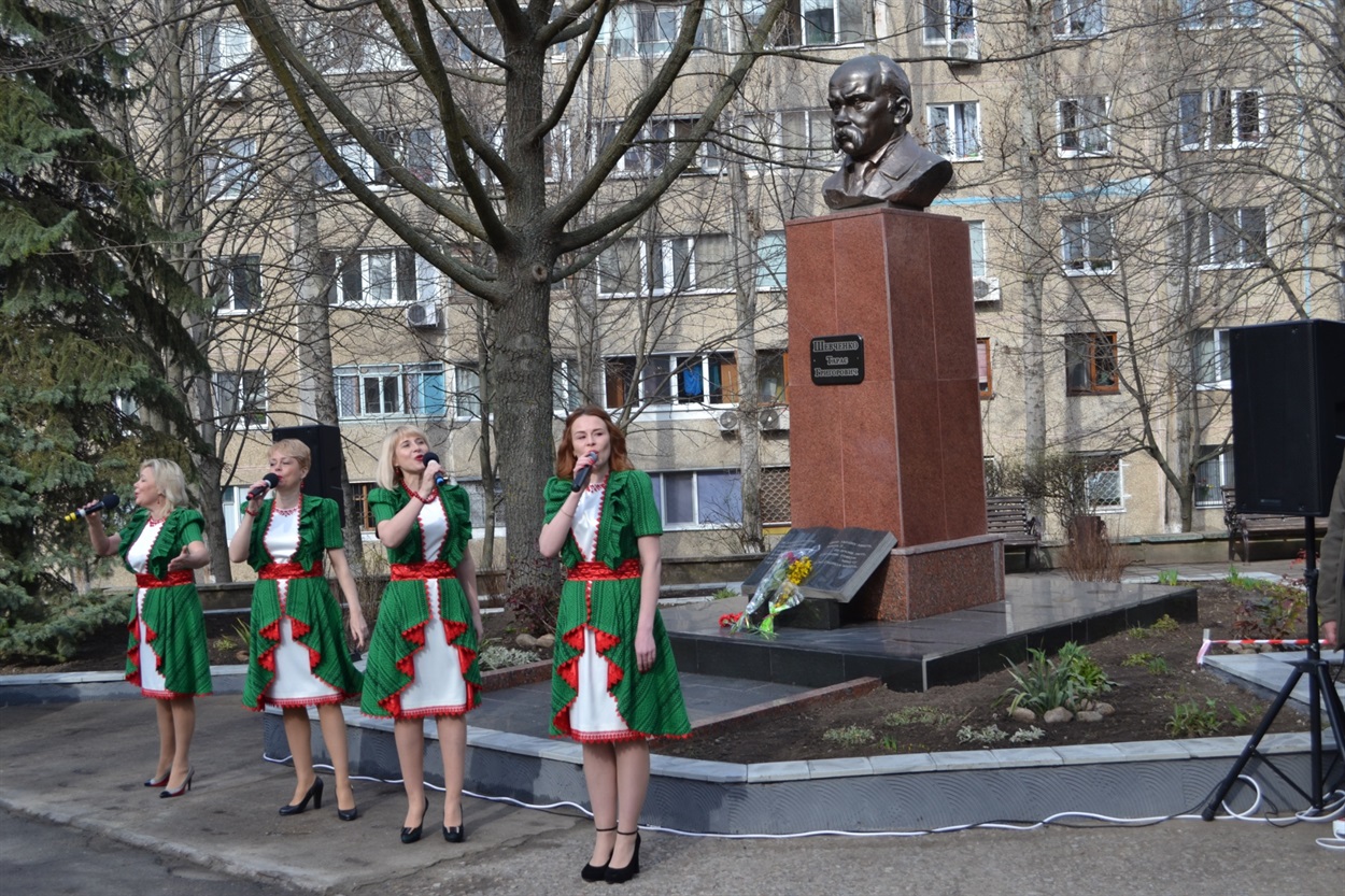 Нехай квітує Україна в духмяних сонячних садах…