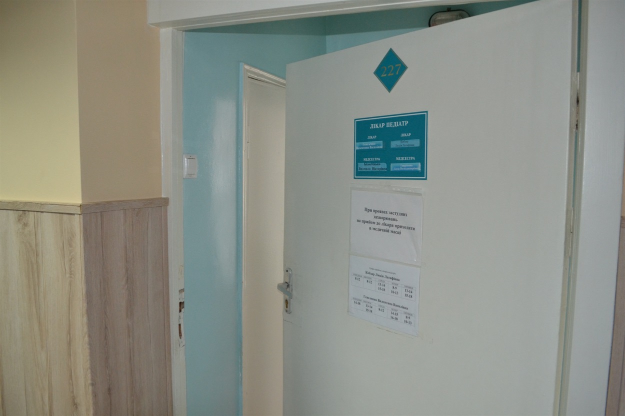 За этой дверью всегда готовы лечить маленьких пациентов