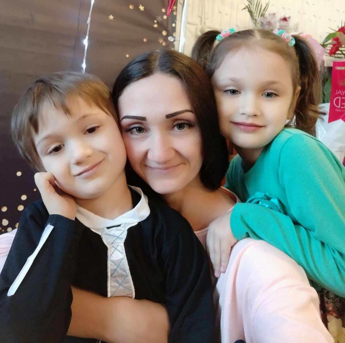 Вікторія Василенко з Марком та Агатою