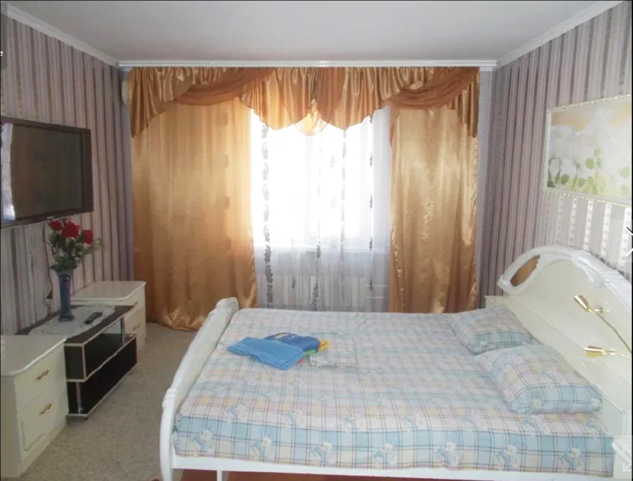 Спальня в 3-комнатной квартире за 800 грн.