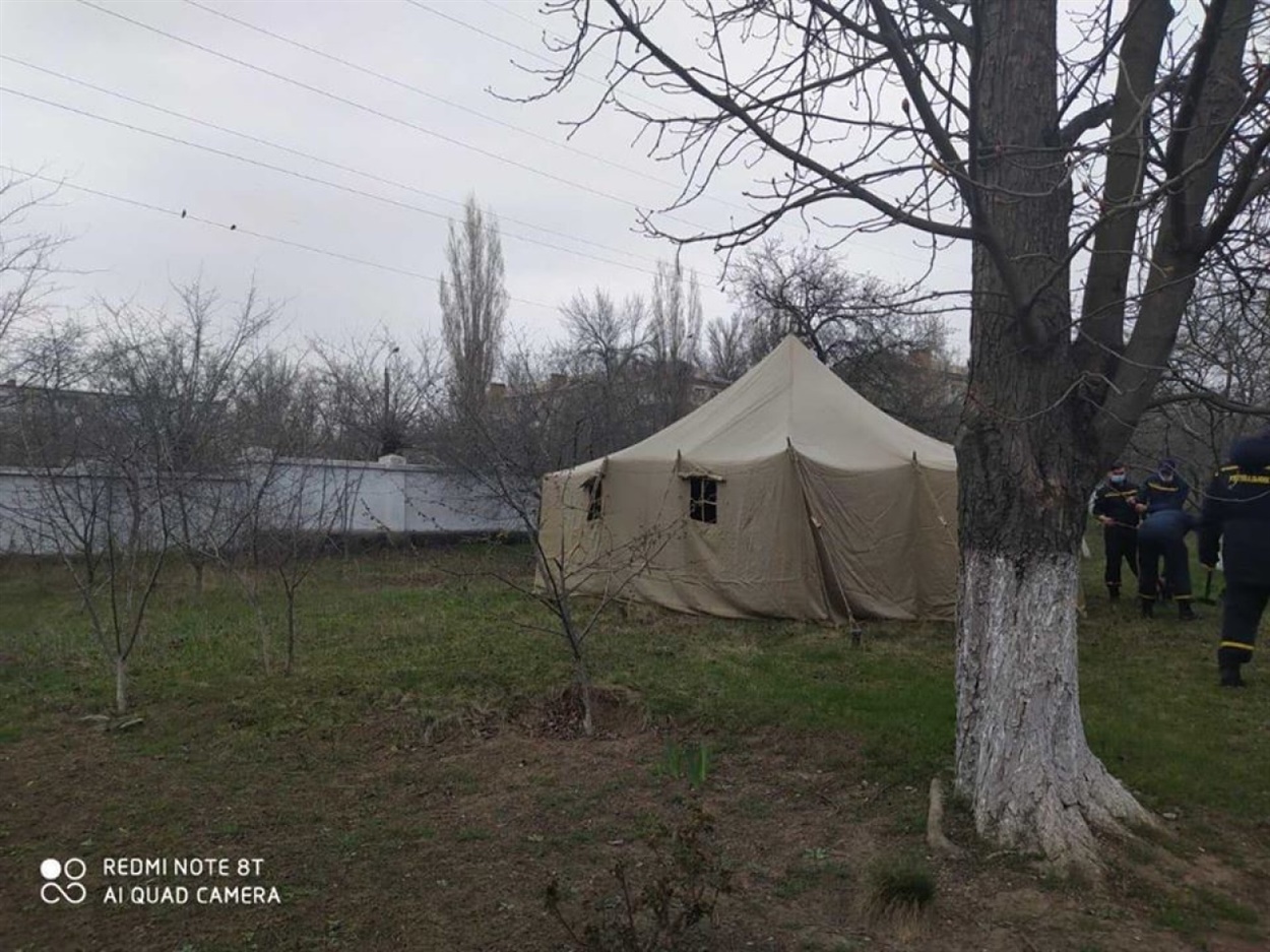 Пункт приема и сортировки больных COVSD-19