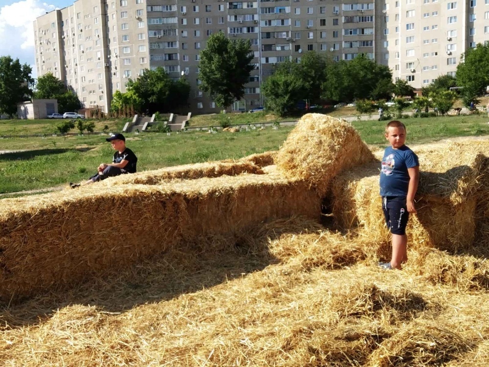 Солома в городе - это круто!