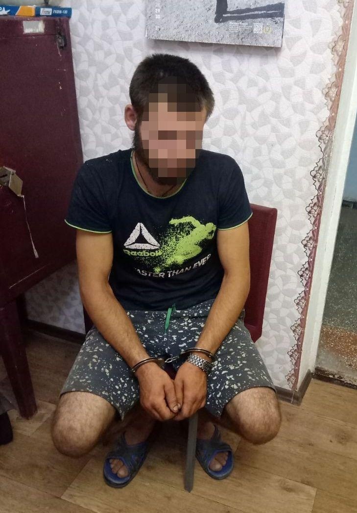 Любитель покататися на чужих вантажівках з медом