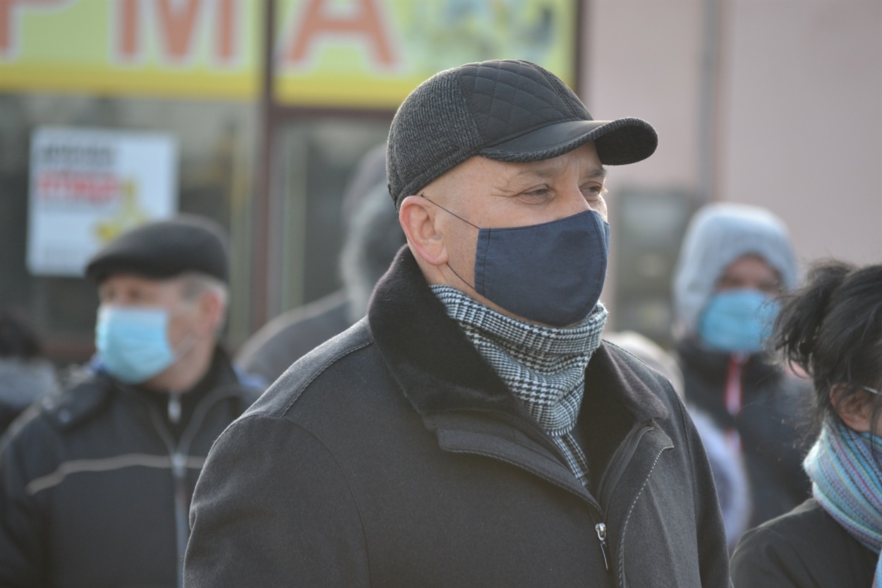 Николай Коляда, бывший голова поселкового совета, сам выдвинул свою кандидатуру, но большинство собравшихся оказалось против.